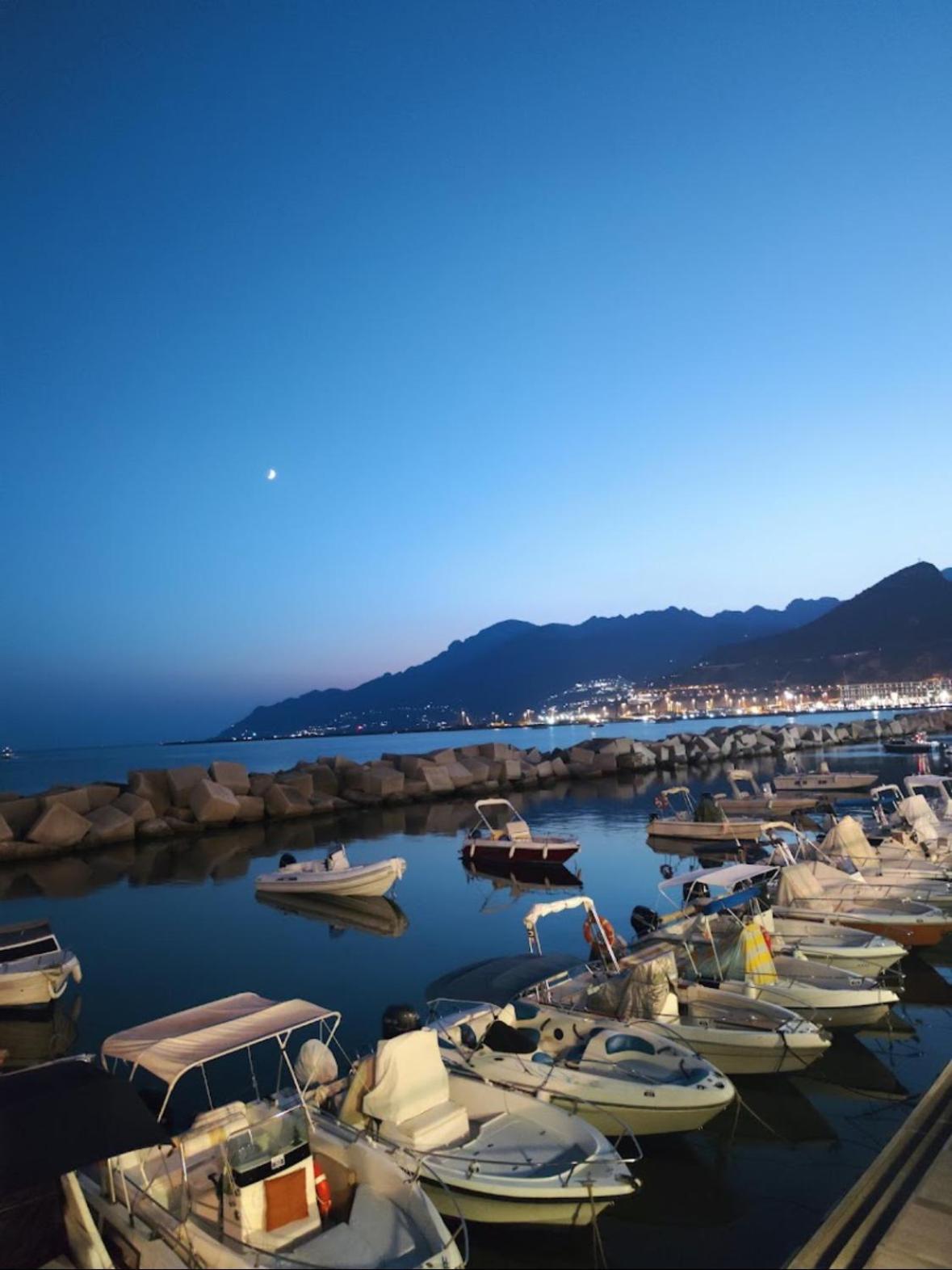 شقة Salerno Mare E Luci المظهر الخارجي الصورة